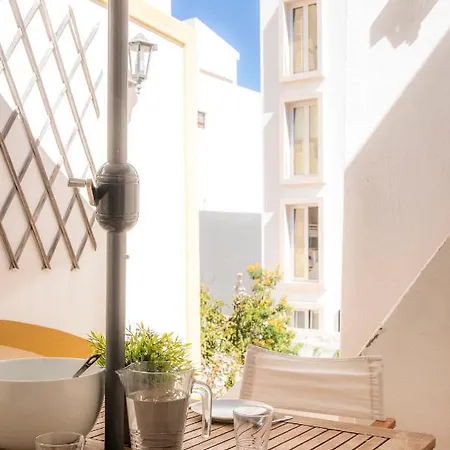 Apartment B36 - Historical Highstreet! *